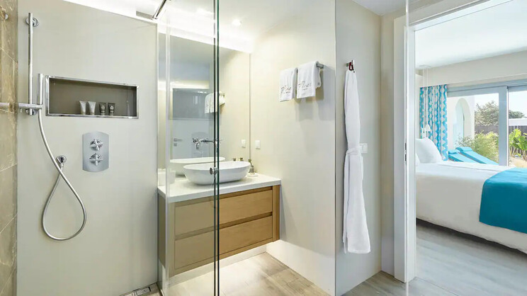 Laguna Suite Swim Up